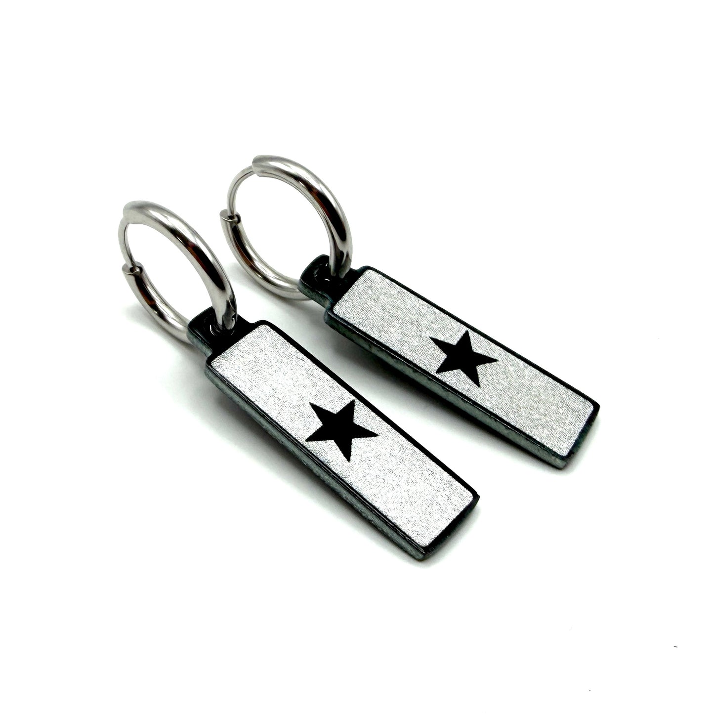 Solo Silver Stars Oorbellen | Metallic Zilveren Sterren – Urbandbracelets