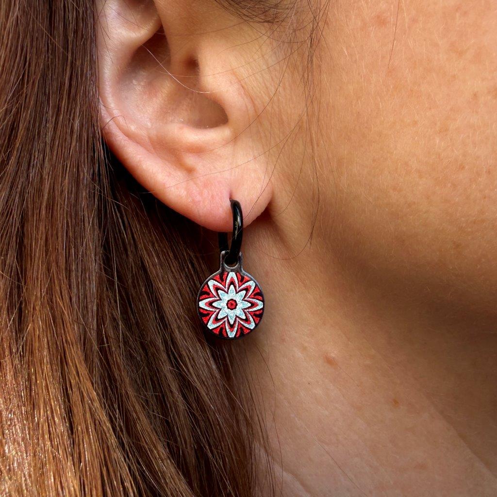 Carnival Golden Red Star Fire Oorbellen | Metallic Goud & Rood – Urbandbracelets