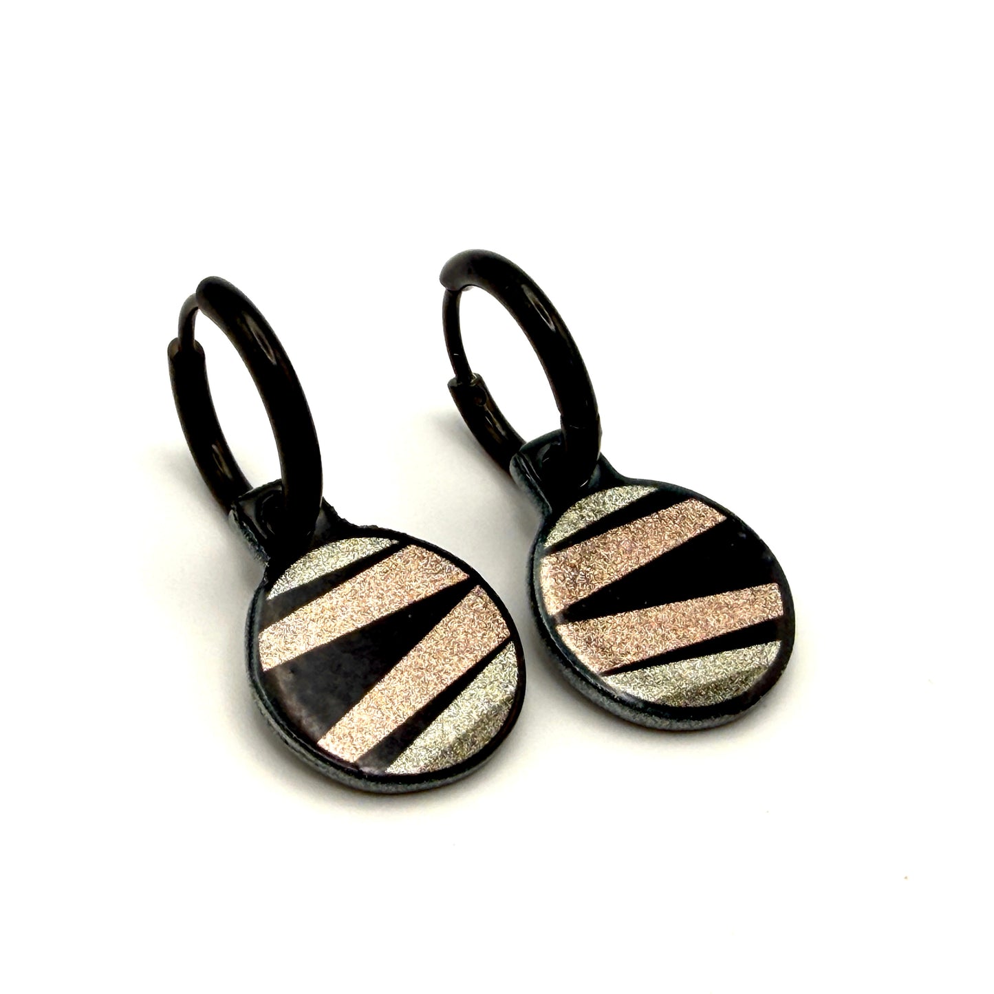 Lines art metallic oorbellen