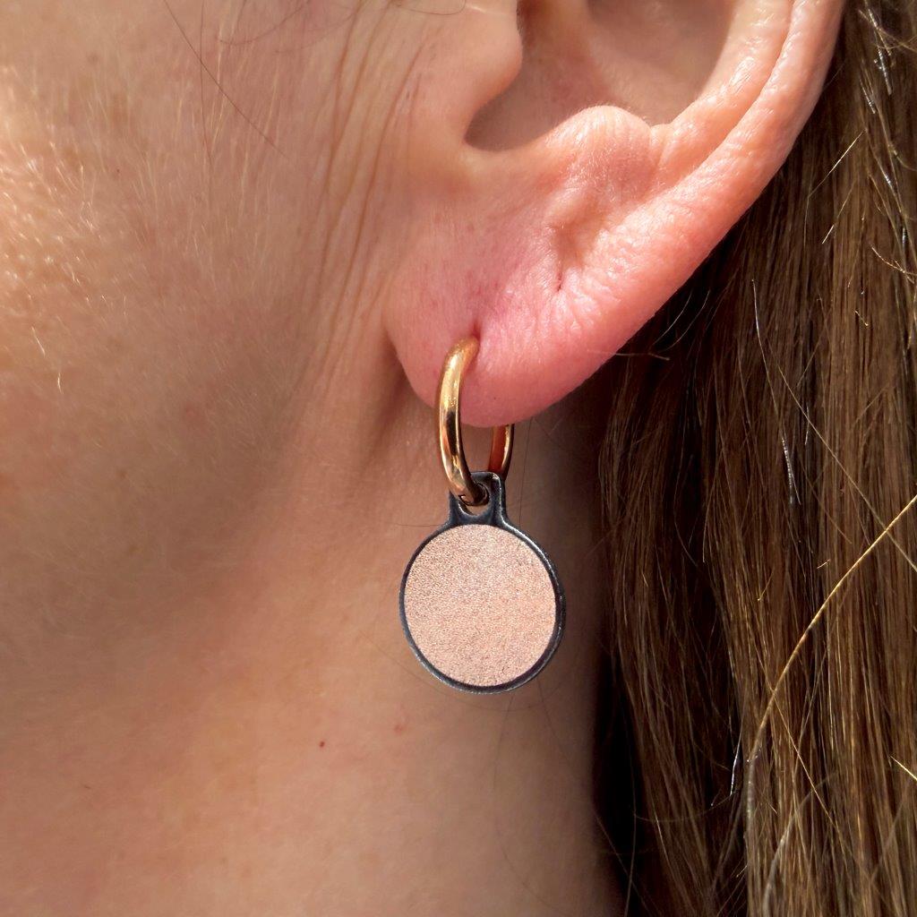 Solo gold & Rosegold plain metallic oorbellen
