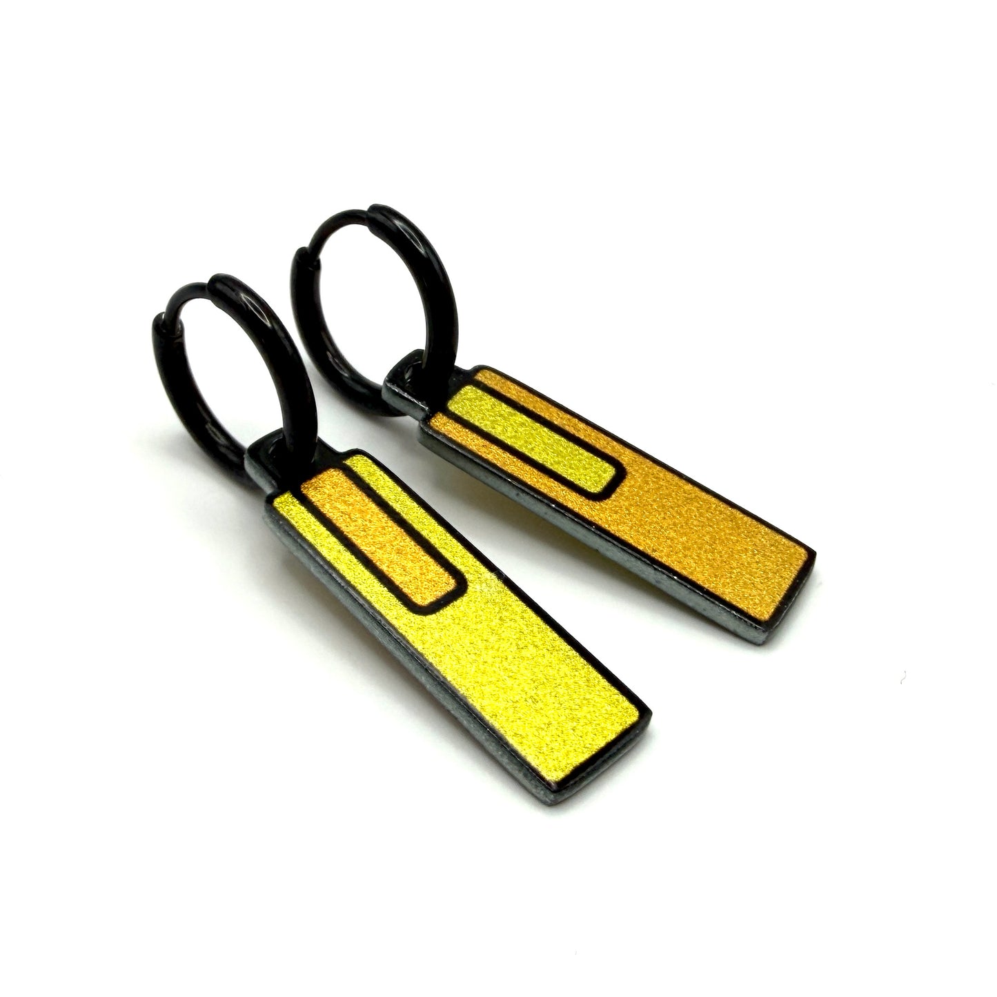 Solo gold metallic oorbellen