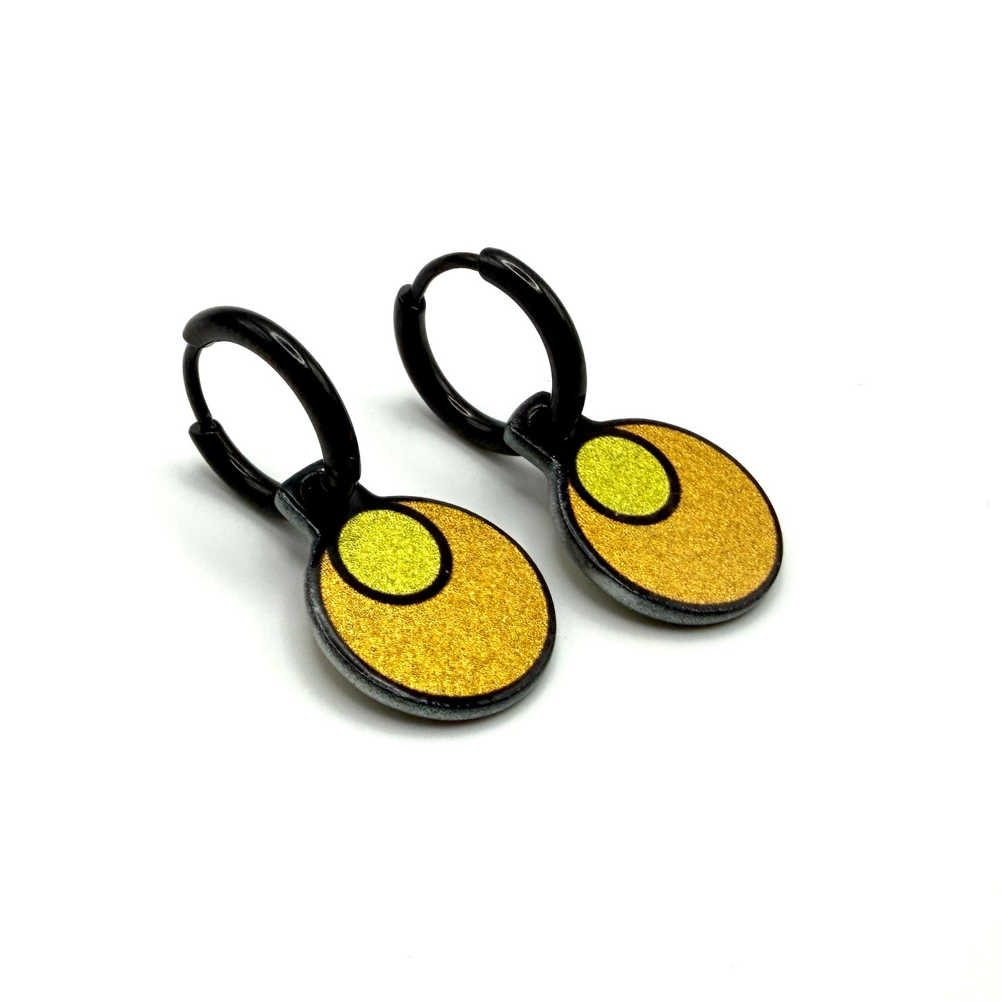 Solo gold metallic oorbellen