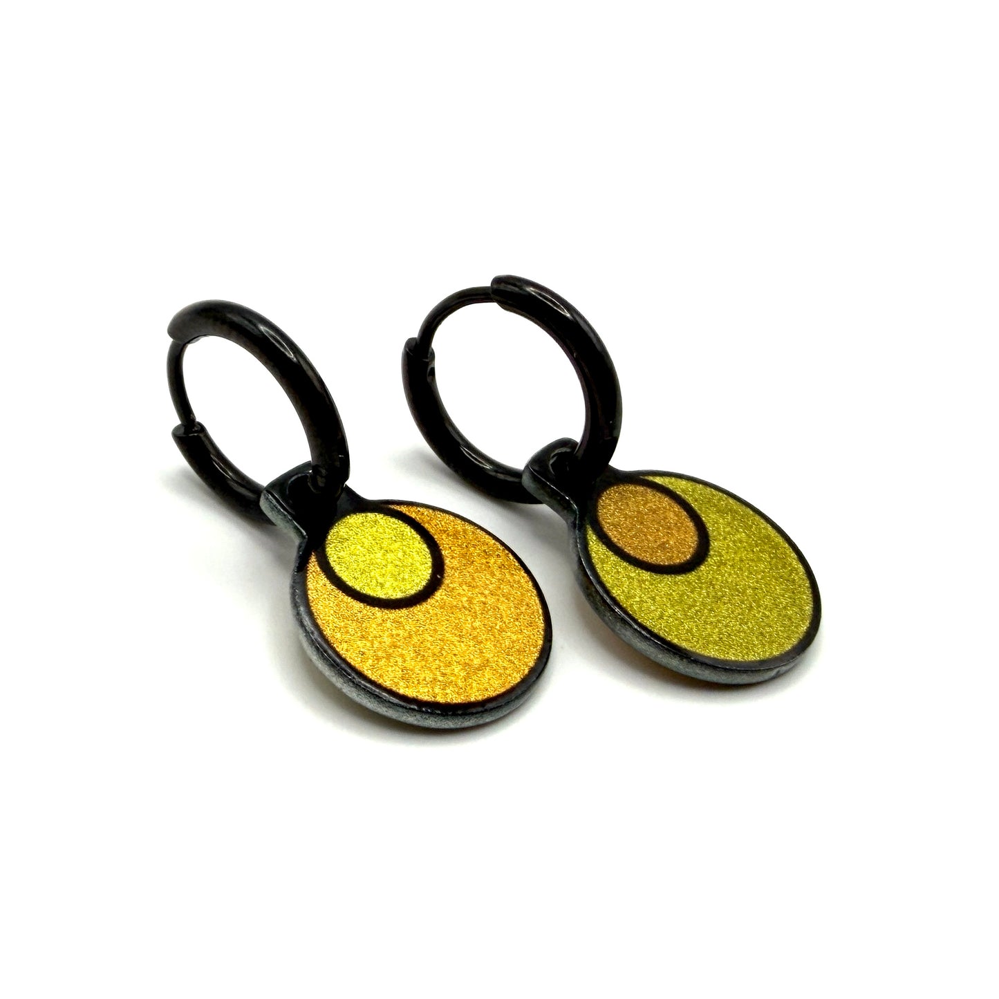 Solo gold metallic oorbellen
