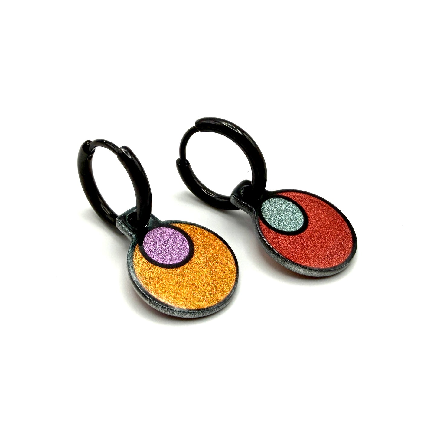 Solo  red orange metallic oorbellen