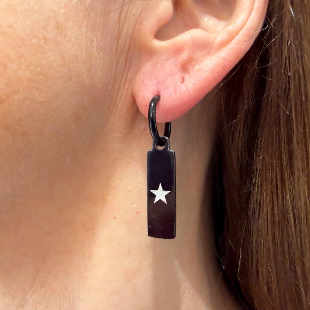 Solo Silver Stars Oorbellen | Metallic Zilveren Sterren – Urbandbracelets