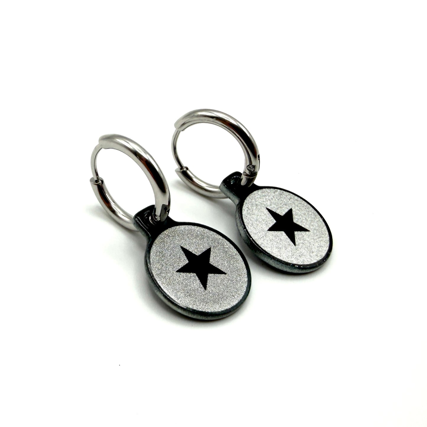Solo Silver Stars Oorbellen | Metallic Zilveren Sterren – Urbandbracelets