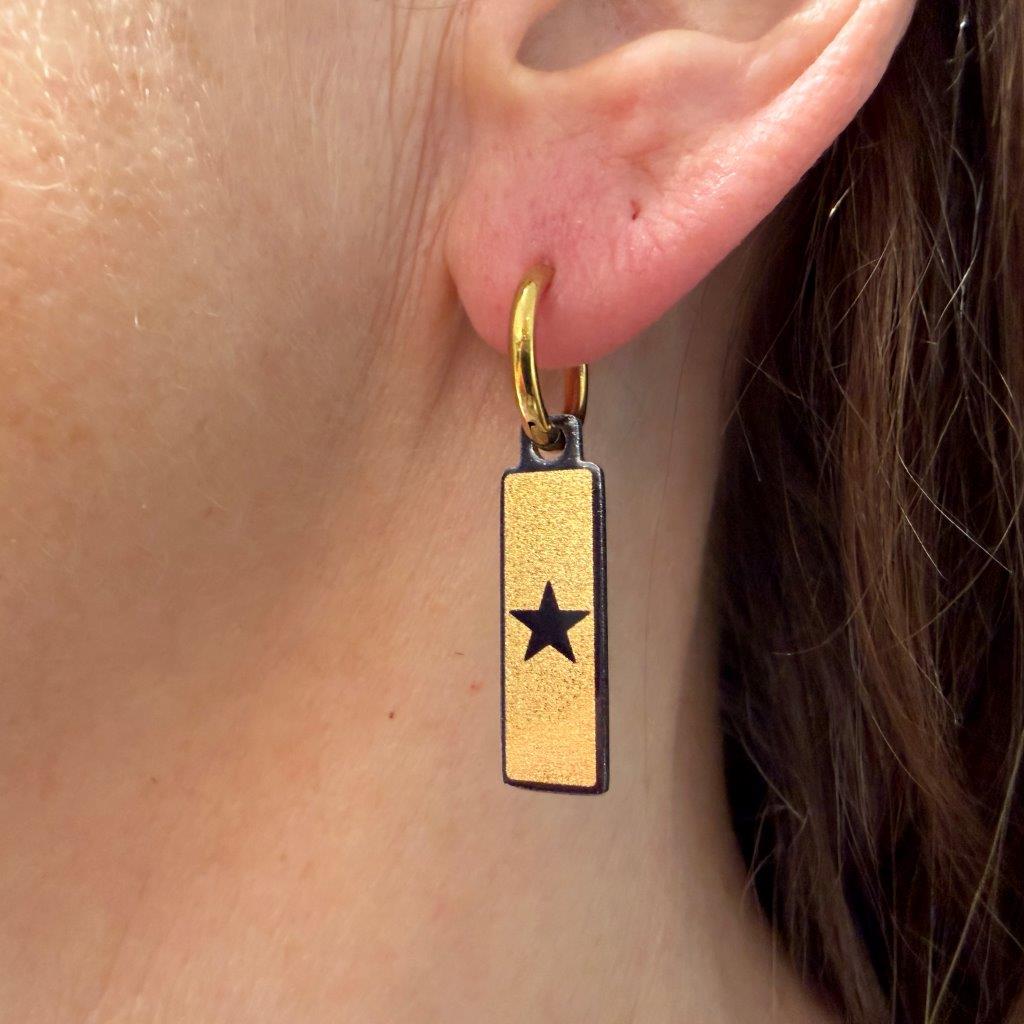 Solo Golden Stars Oorbellen | Metallic Gouden Sterren – Urbandbracelets