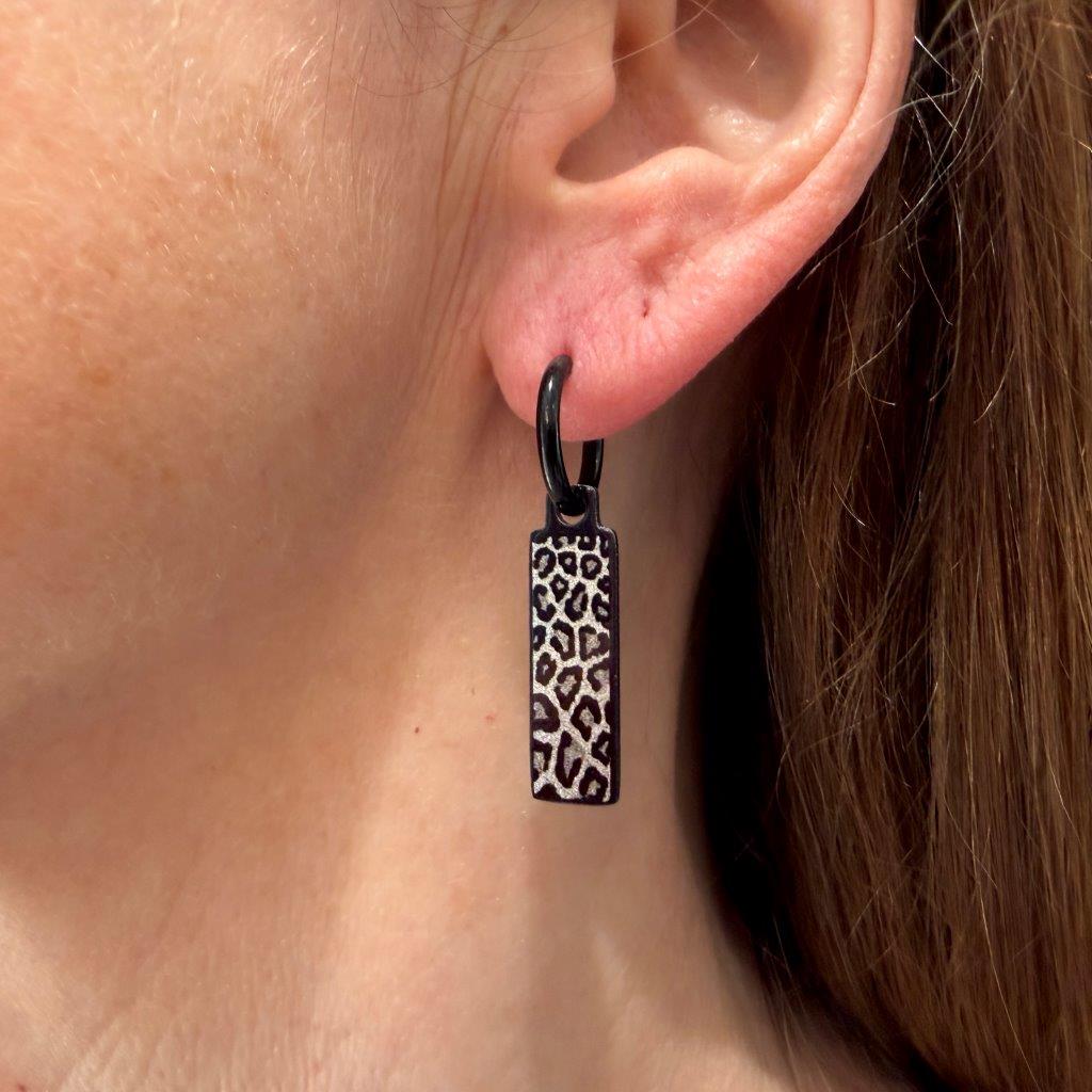 Spots panther metallic oorbellen