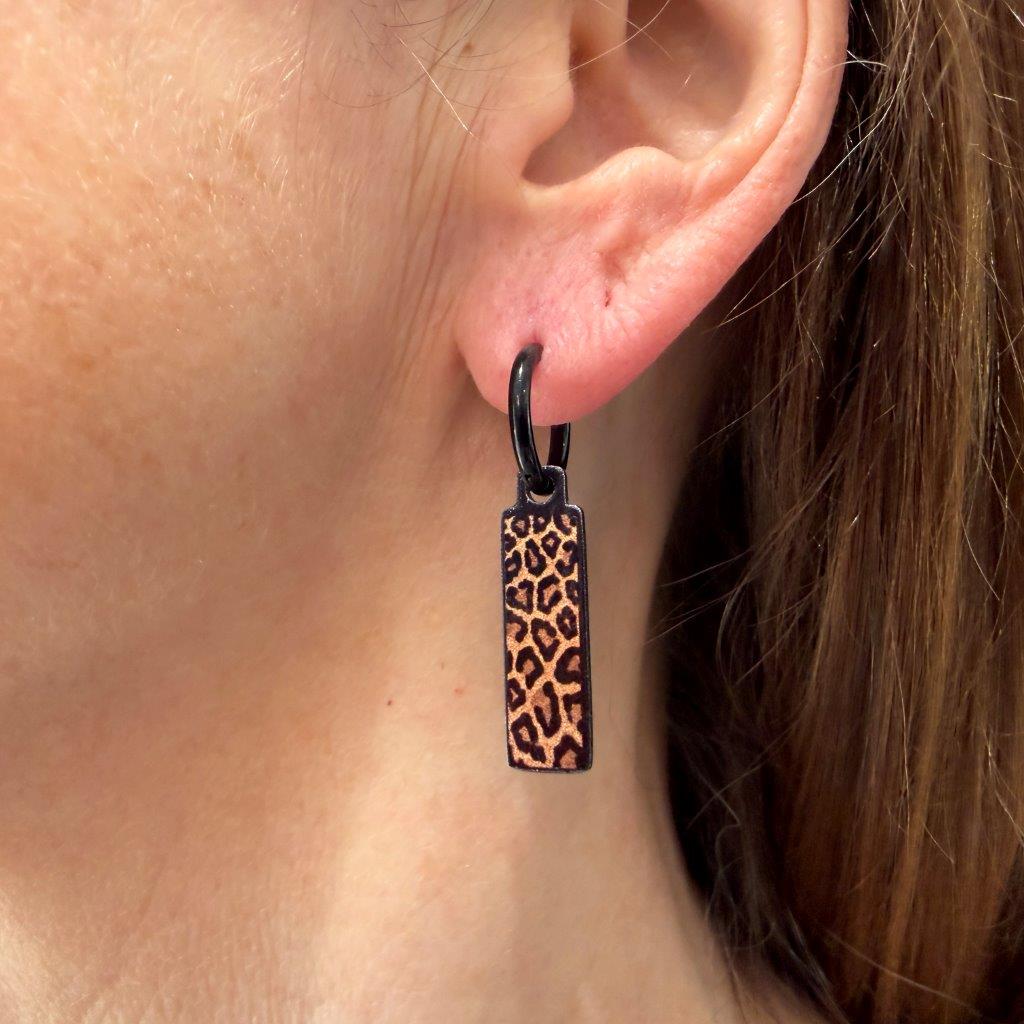 Spots panther metallic oorbellen