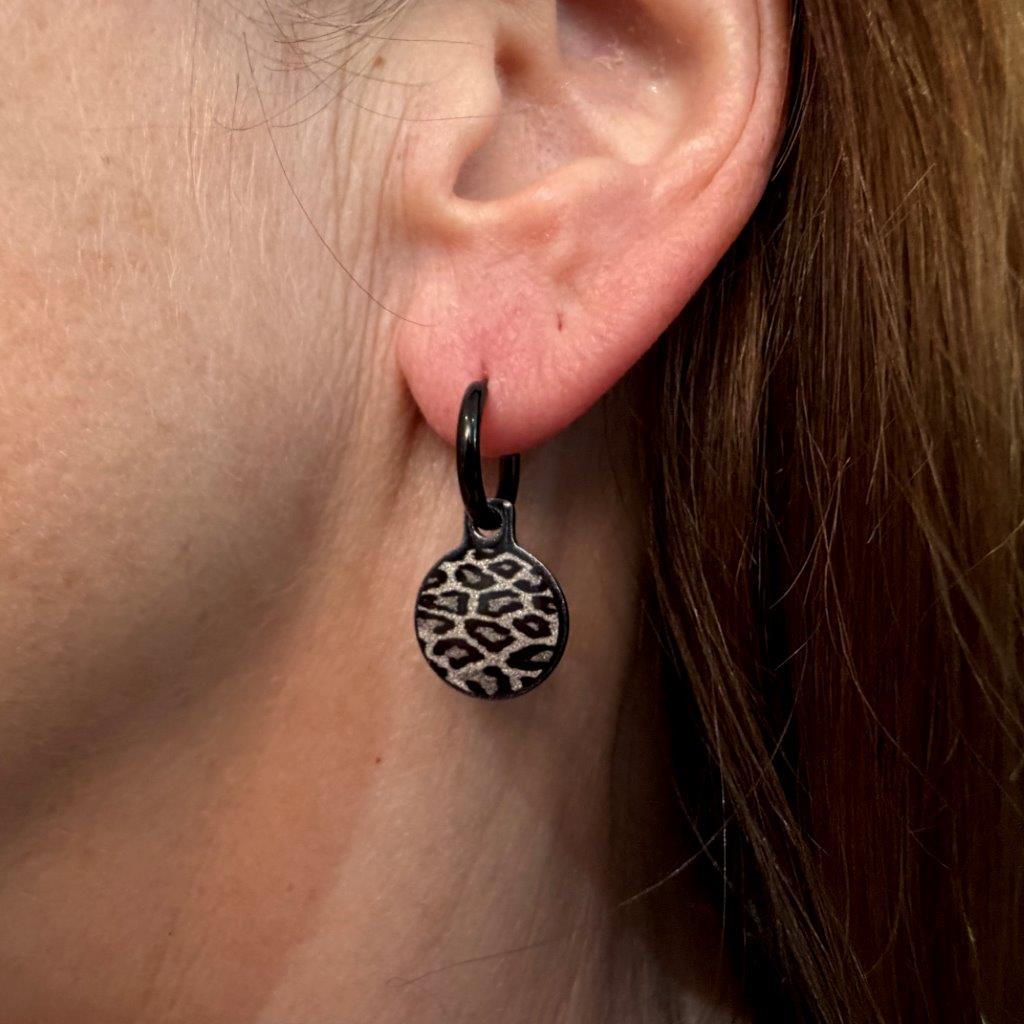 Spots panther metallic oorbellen