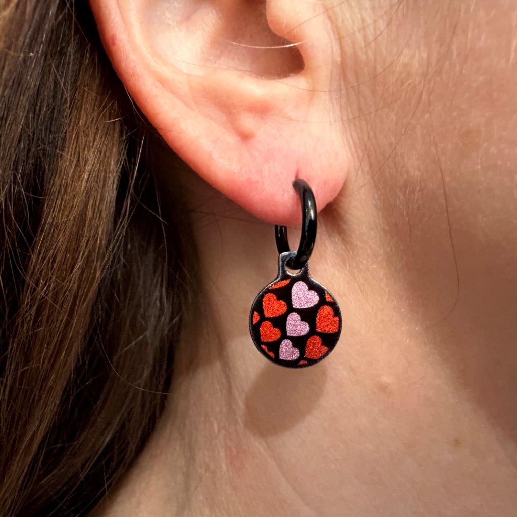 With love red and rose metallic oorbellen