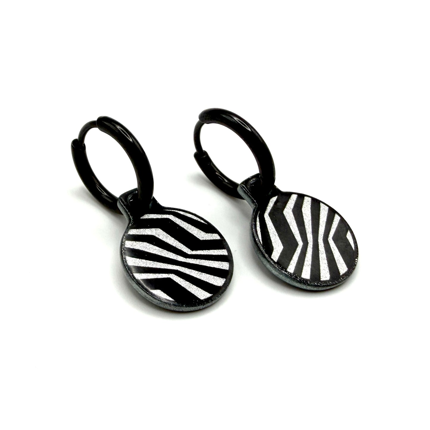 Zebra black and white metallic oorbellen