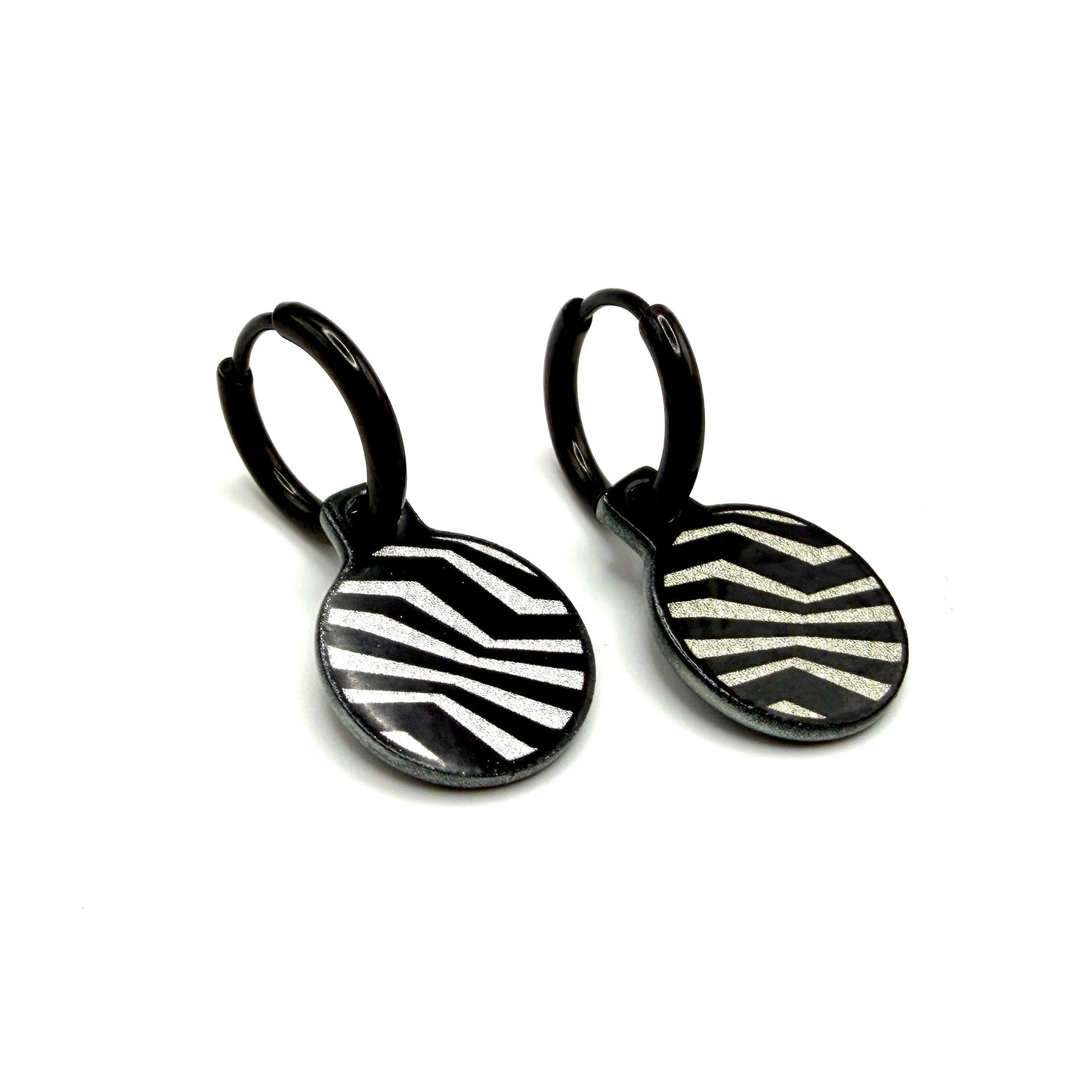 Zebra black and white metallic oorbellen