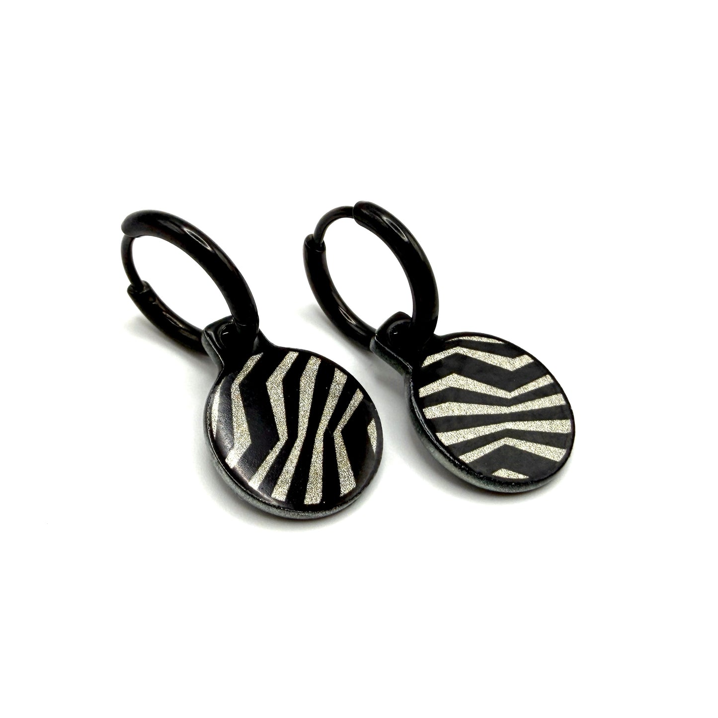 Zebra black and white metallic oorbellen