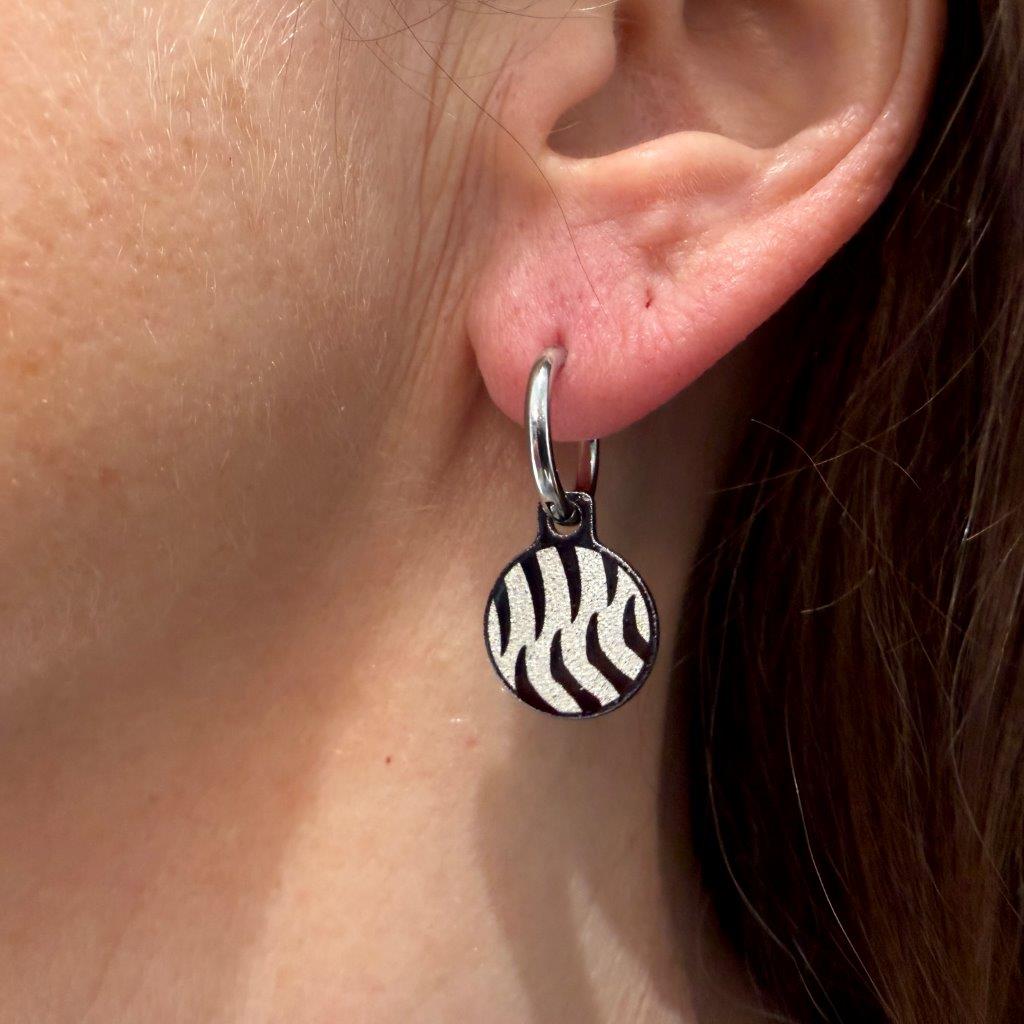 Zebra silver and rosgold metallic oorbellen